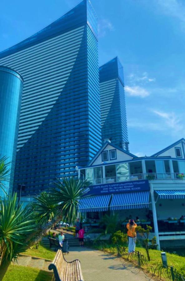 Sea Side Aparthotel In Orbi Complex Батуми Экстерьер фото